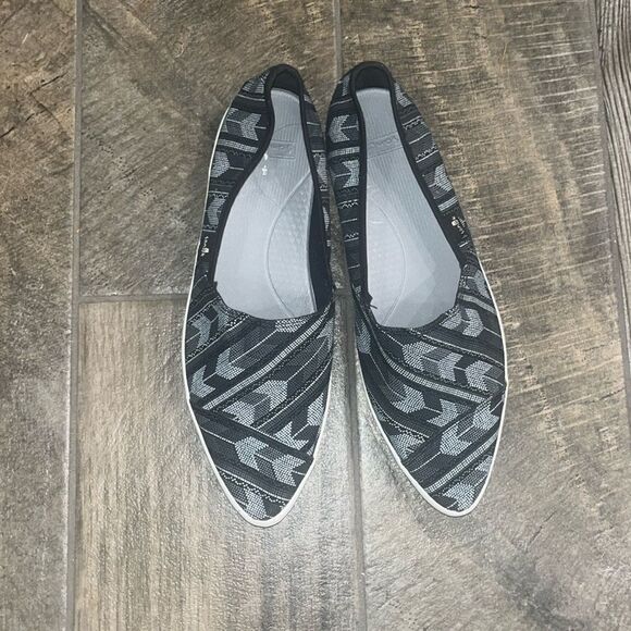 NWOT Sanuk black & grey pointy toe sneakers - Picture 2 of 4